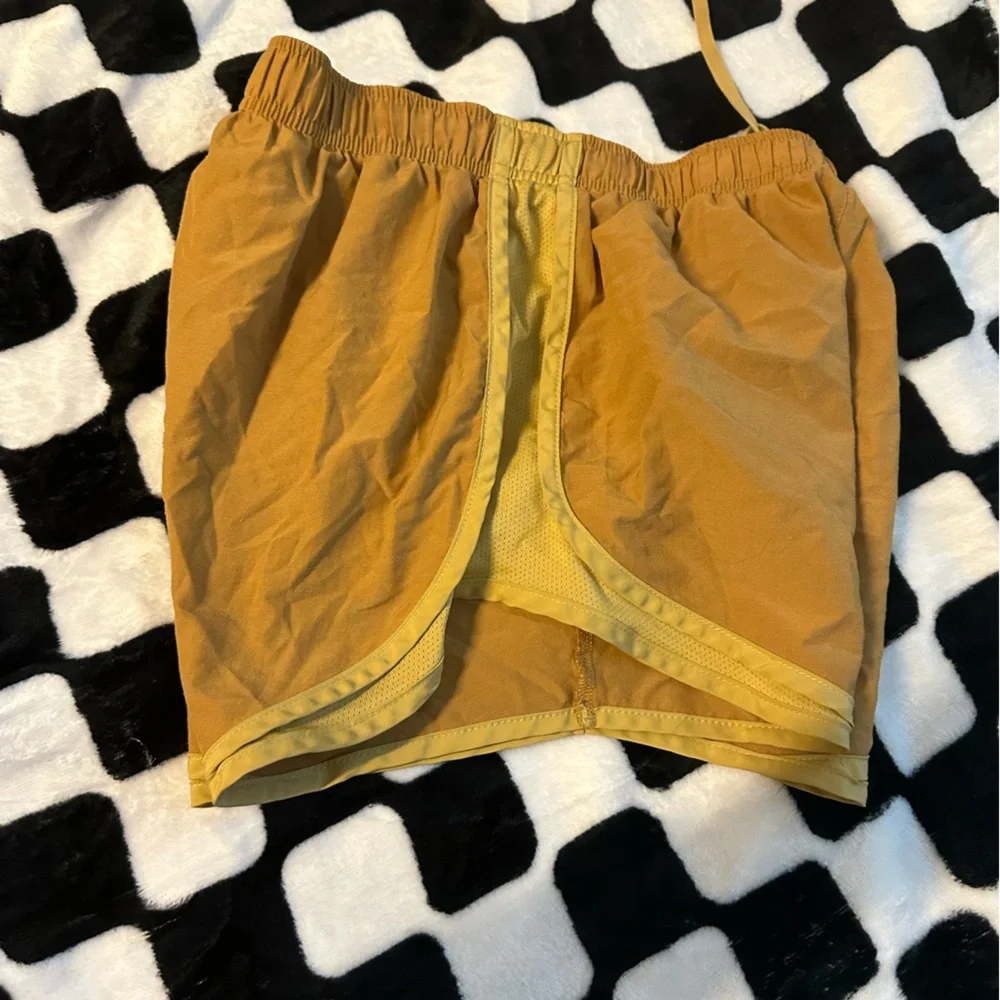 Nike HEATHERED Tempo Shorts GOLD Sz SMALL - Picture 2 of 4